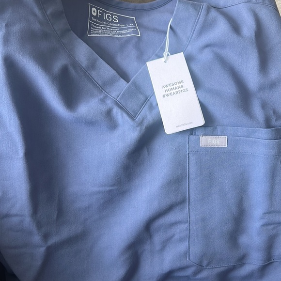 Technical Collection Mens scrub top double chest pocket and slim jogger pant. - Picture 2 of 5